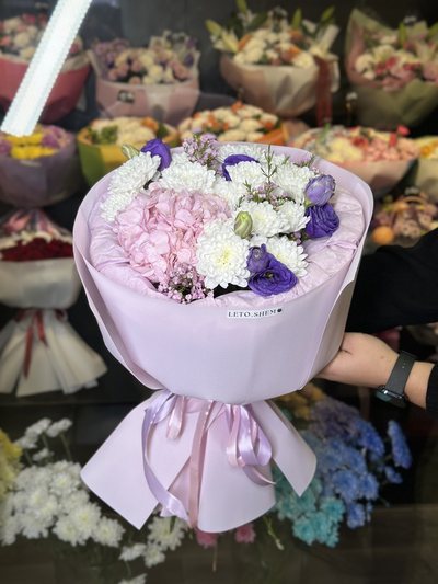 Букет «Гортензия, хризантема, хамилацу и эустома» — доставка цветов в Шемонаихе